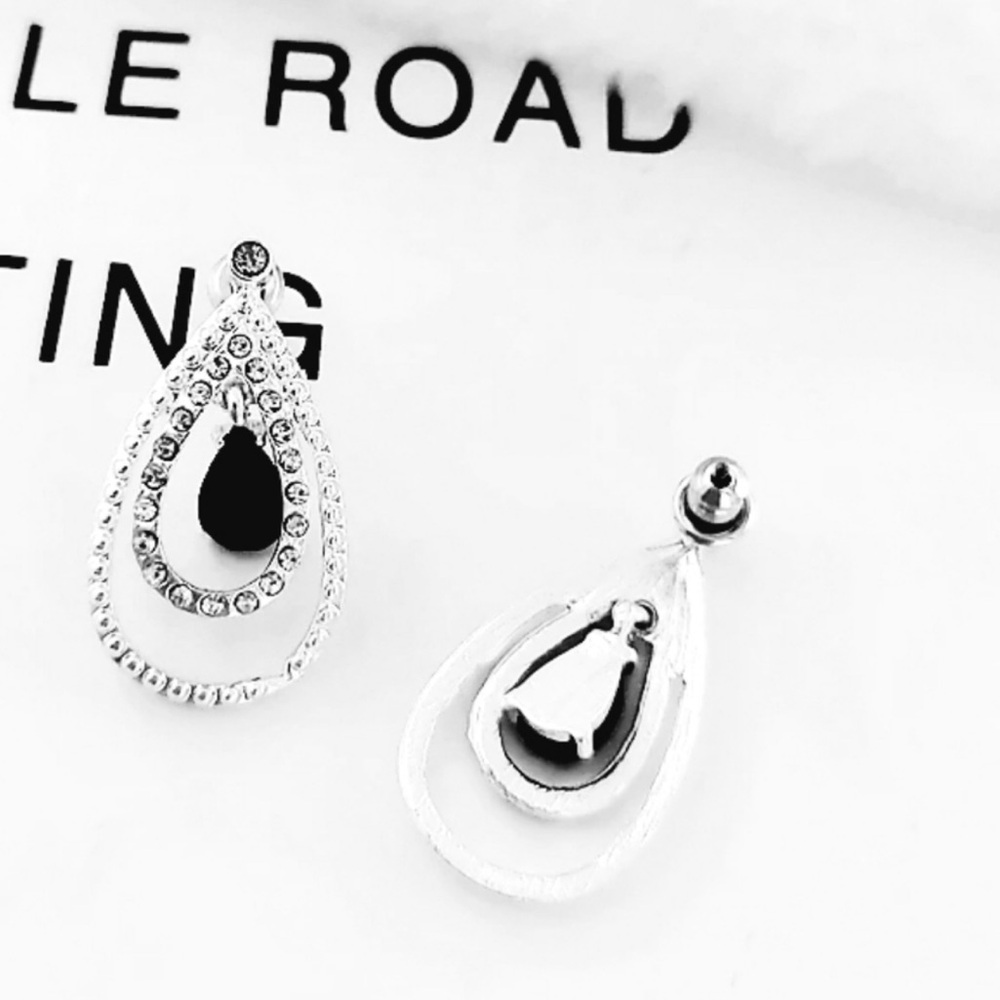 💝 New Silver and Black Cz Dangle Earrings
